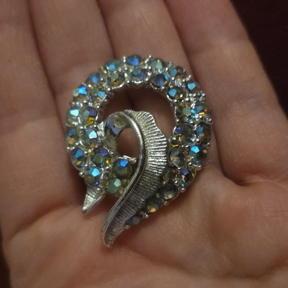 Vintage Elegant Silver Crystal Brooch - Picture 2 of 6